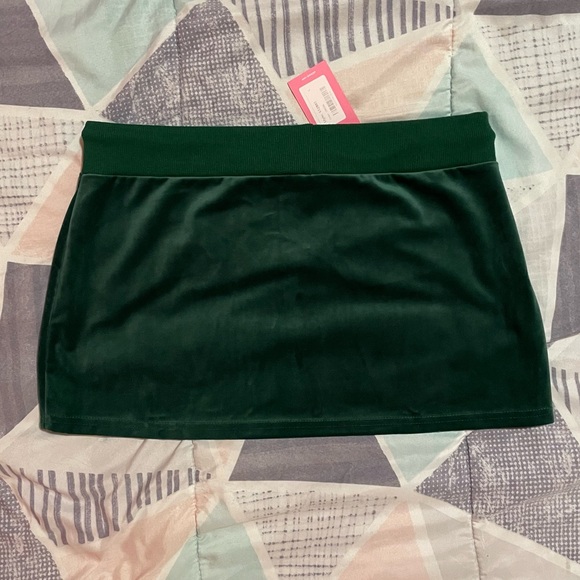 EDIKTED Viola Velour Mini Skirt - Picture 4 of 6